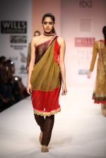 Model walks the ramp for Niharika, Ritu Pande at Wills Lifestyle India Fashion Week Autumn Winter 2012 Day 5 on 19th Feb 2012 (96).JPG